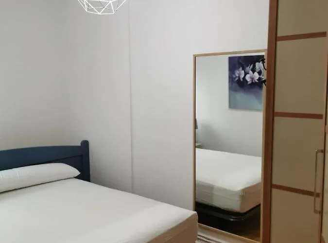 Bajo Al Lado Del Ayuntamiento *