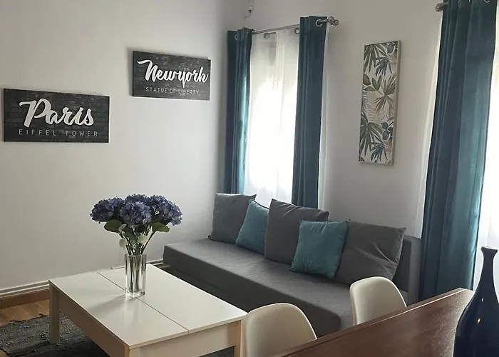 Bajo Al Lado Del Ayuntamiento