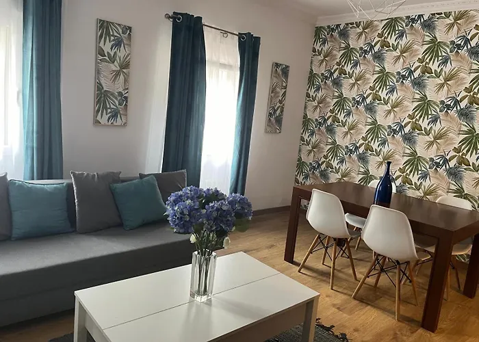 Bajo Al Lado Del Ayuntamiento