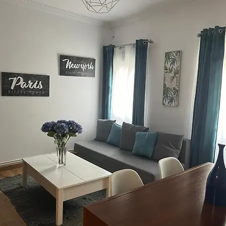 Bajo Al Lado Del Ayuntamiento