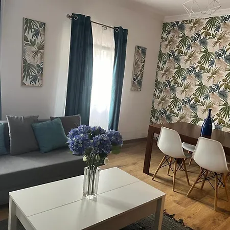 Bajo Al Lado Del Ayuntamiento